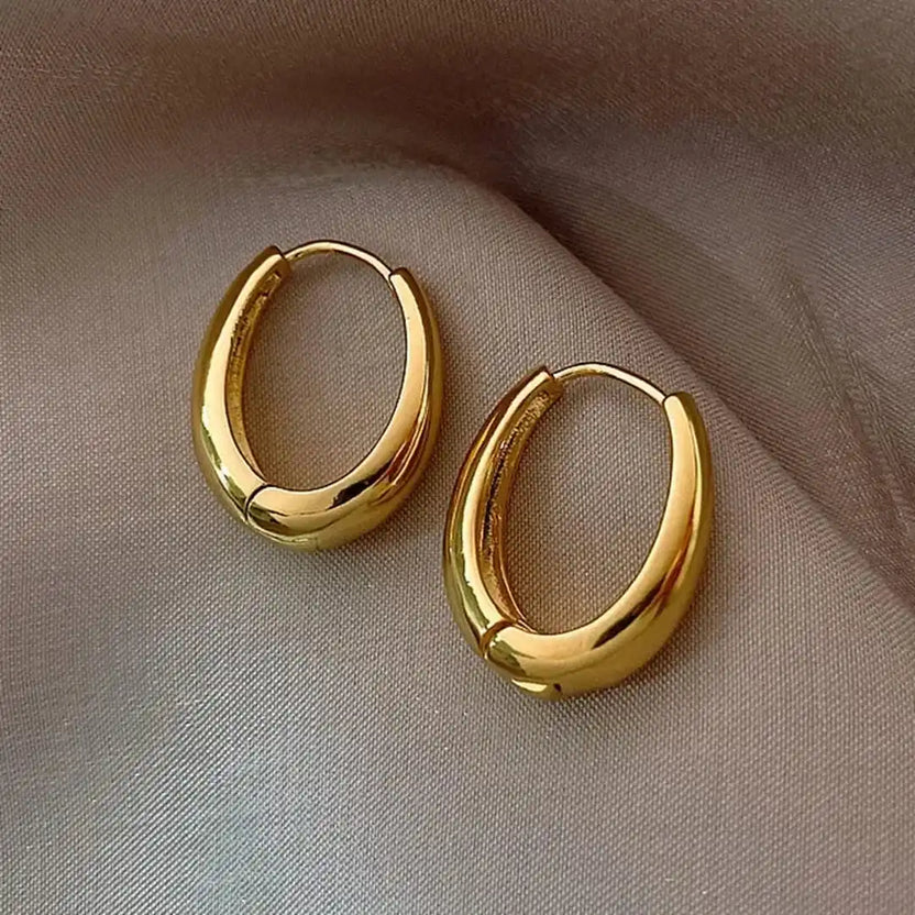 Pendientes de aro dorados clásicos