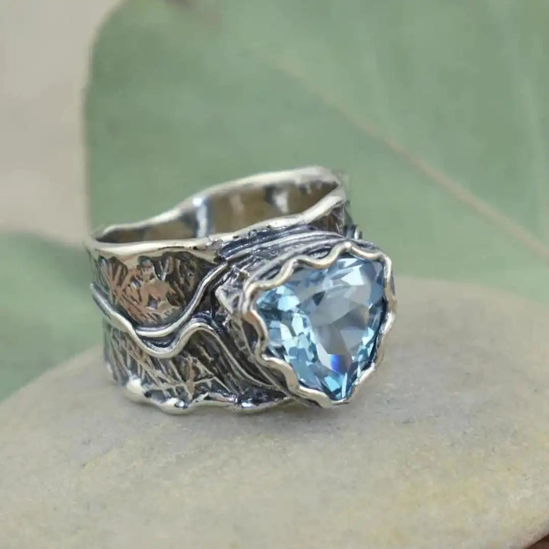 Anillo corona antiguo con topacio azul