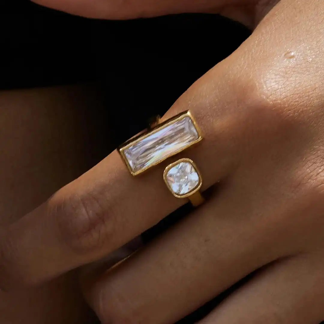 Anillo abierto geométrico de doble baguette