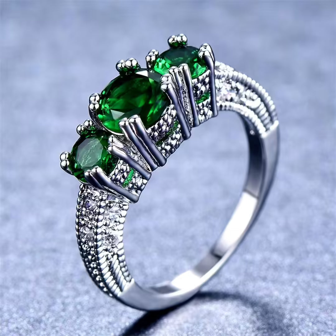 Anillo de esmeralda con toque escultórico – imagen 3