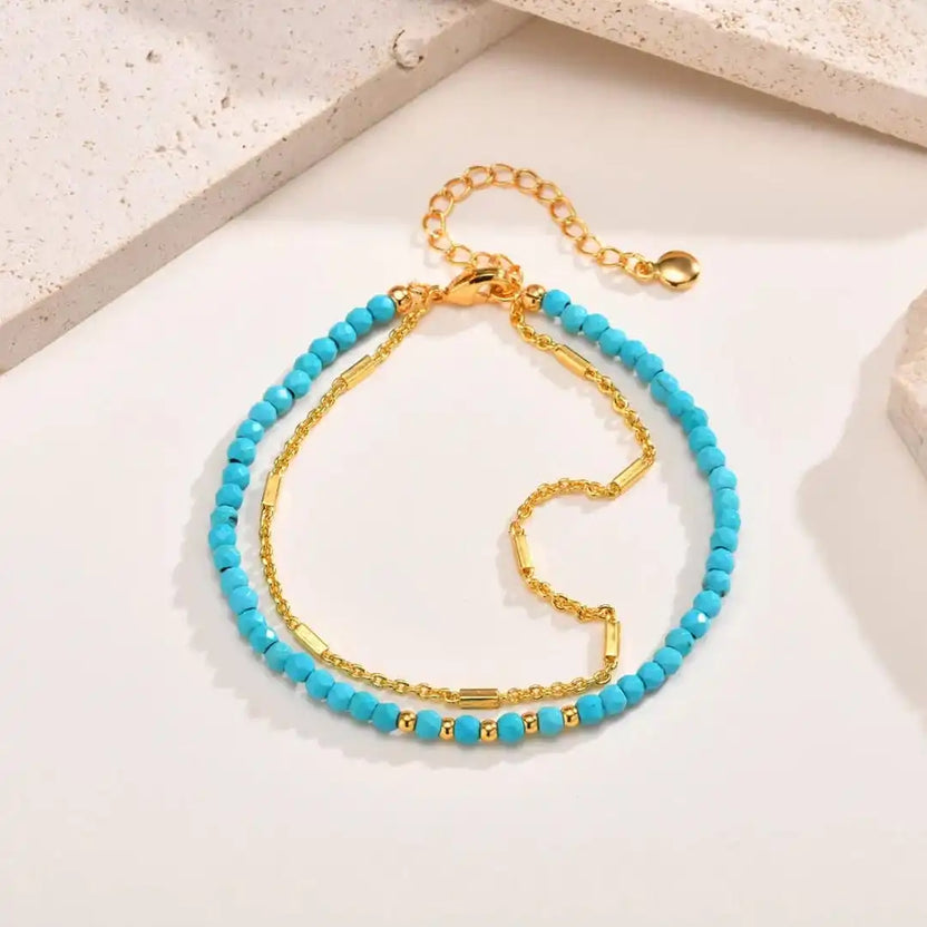 Pulsera atemporal de doble cadena dorada con turquesa