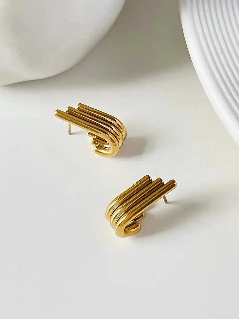 Pendientes dorados curvos y acanalados brillantes – imagen 2