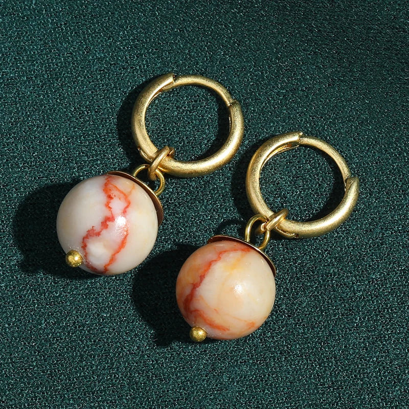 Pendientes dorados modernos con perla esférica – imagen 2