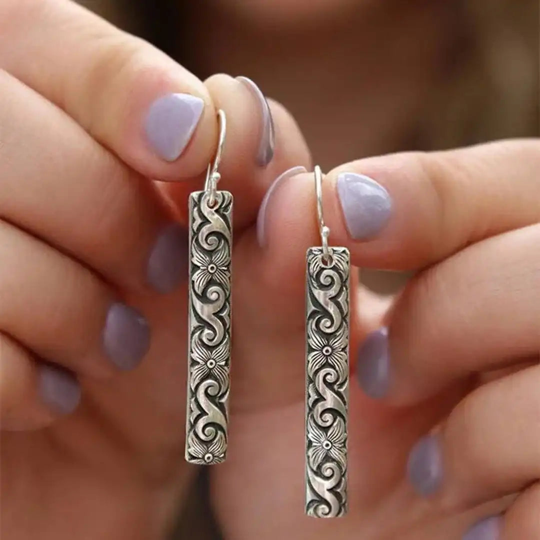 Pendientes clásicos de plata con barra de voluta