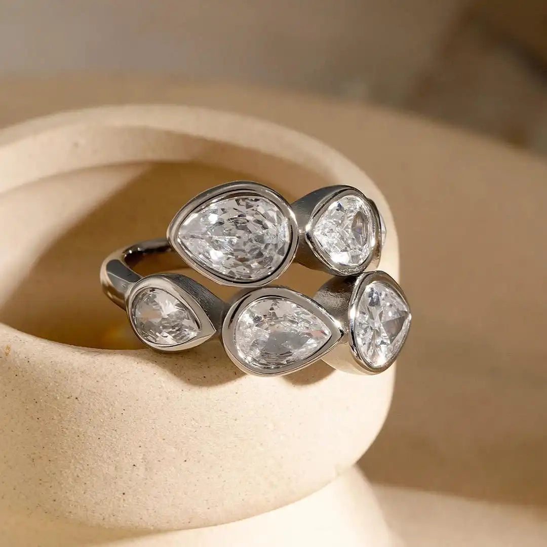 Anillo cluster de cinco piedras en forma de lágrima – imagen 2