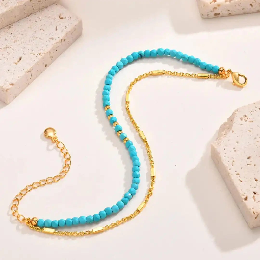 Pulsera atemporal de doble cadena dorada con turquesa – imagen 2