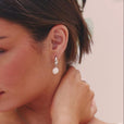 Pendientes colgantes de perla plateados – imagen 3