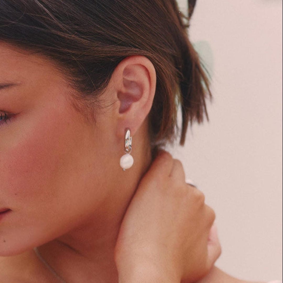 Pendientes colgantes de perla plateados – imagen 3