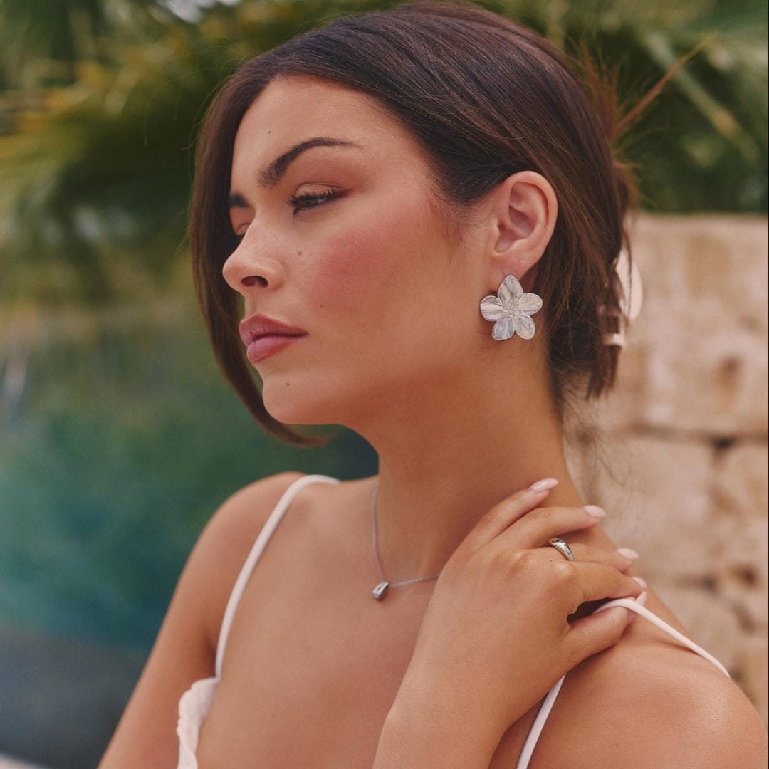 Pendientes florales de plata con estilo – imagen 4