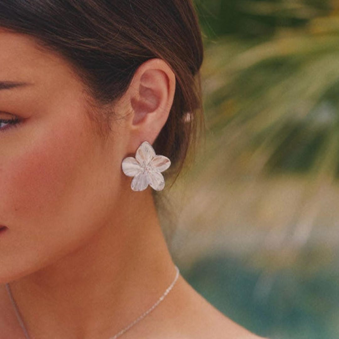 Pendientes florales de plata con estilo – imagen 3