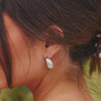 Pendientes modernos de plata en forma de gota – imagen 2