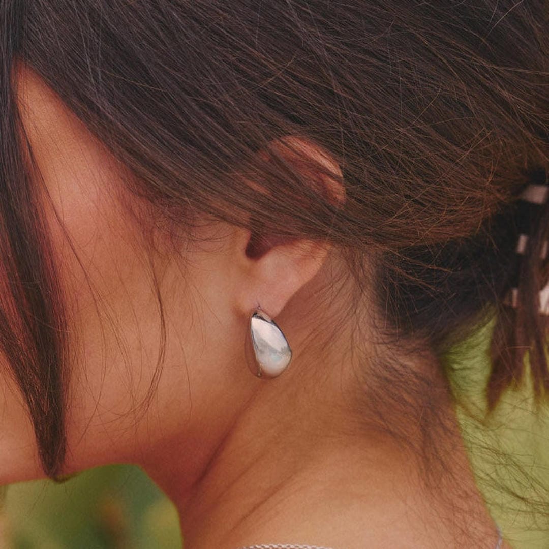 Pendientes modernos de plata en forma de gota – imagen 2