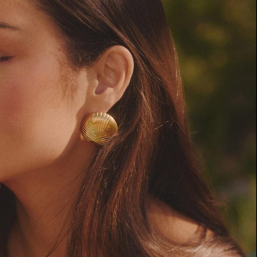 Pendientes circulares dorados elegantes – imagen 3