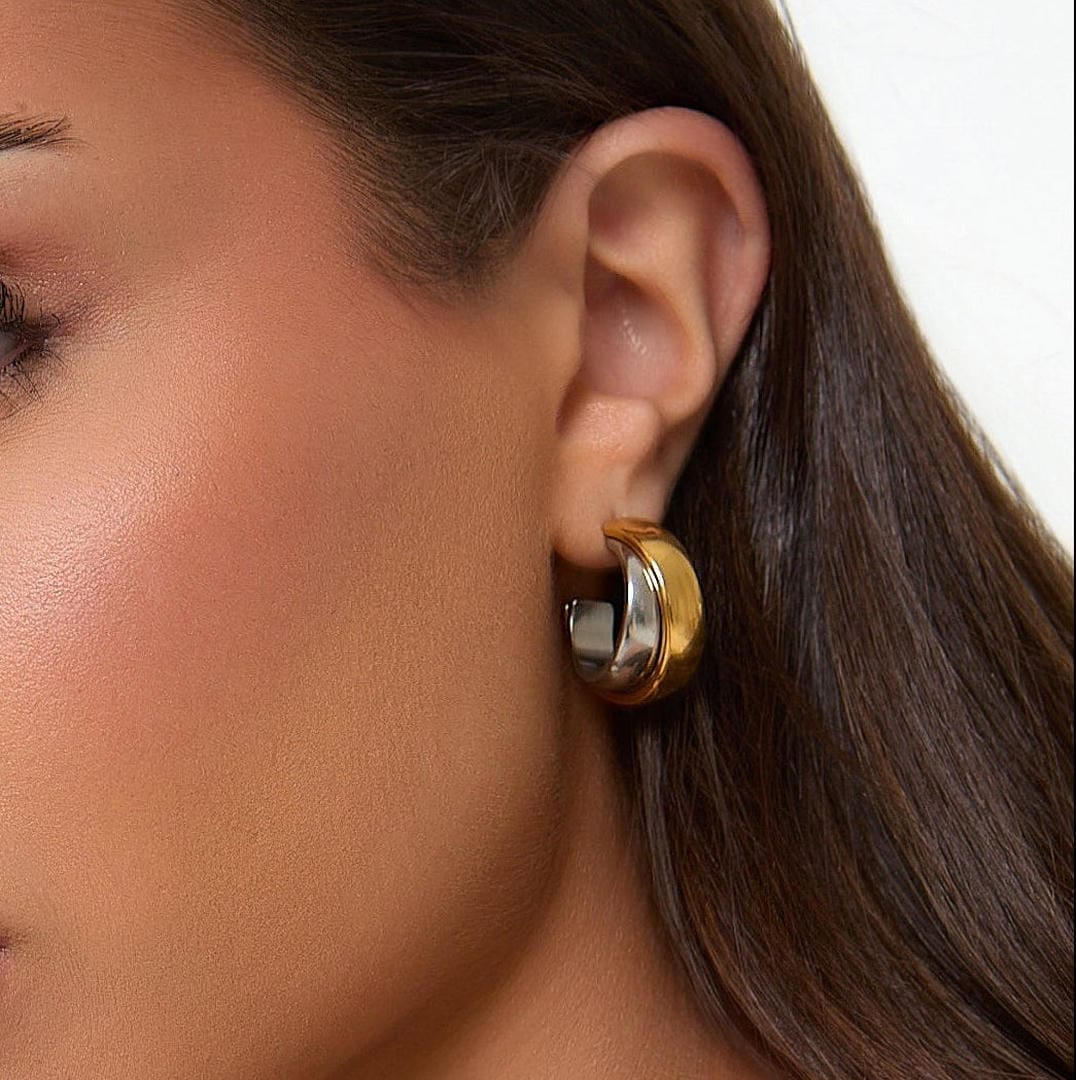 Pendientes bicolor de oro y plata con estilo – imagen 2