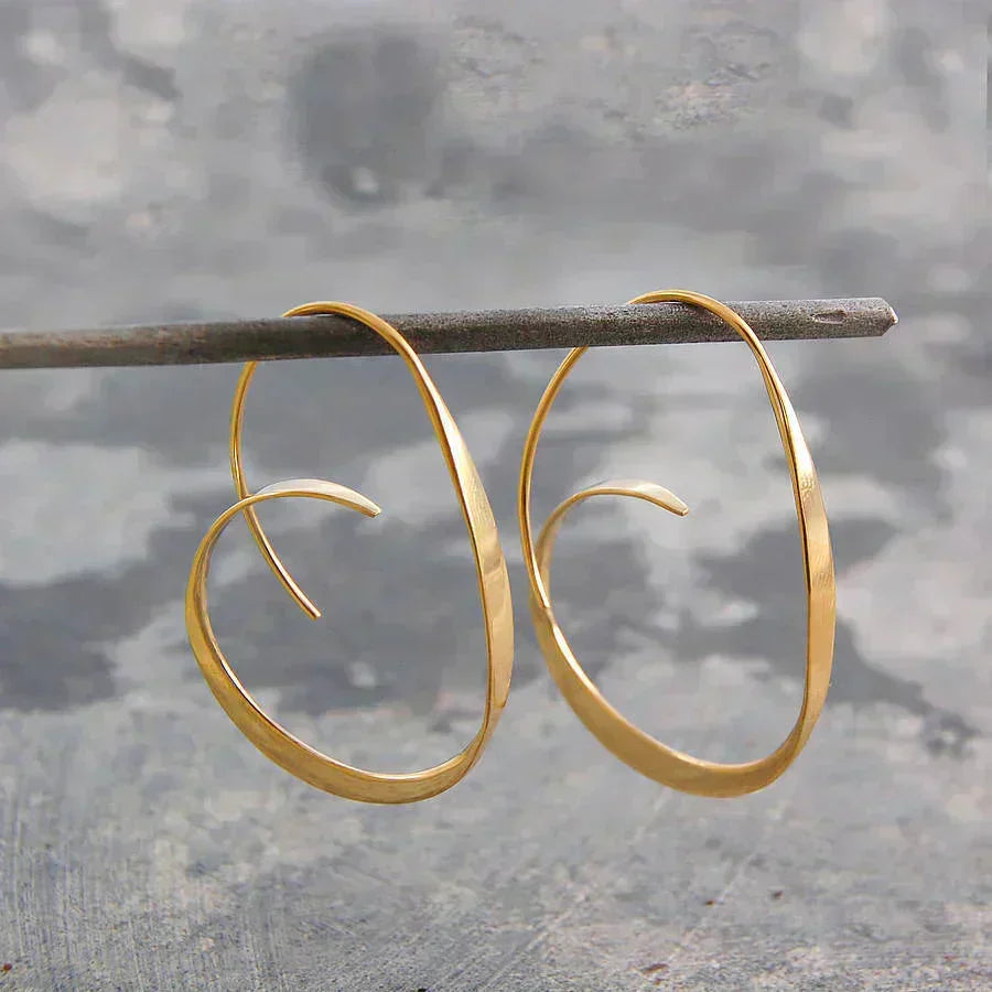 Pendientes espiral dorados llamativos – imagen 2