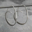 Pendientes espiral dorados llamativos