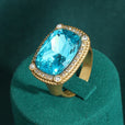 Anillo de circonita cuadrado sofisticado