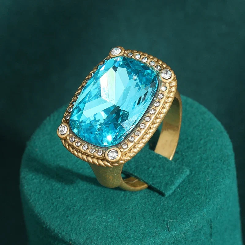 Anillo de circonita cuadrado sofisticado