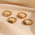 Anillo de sello dorado con piedra preciosa en forma de marquesa