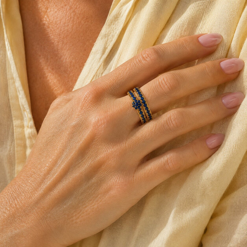 Conjunto de anillos apilables de oro con zafiro — Carmen, Lucía & Rocío