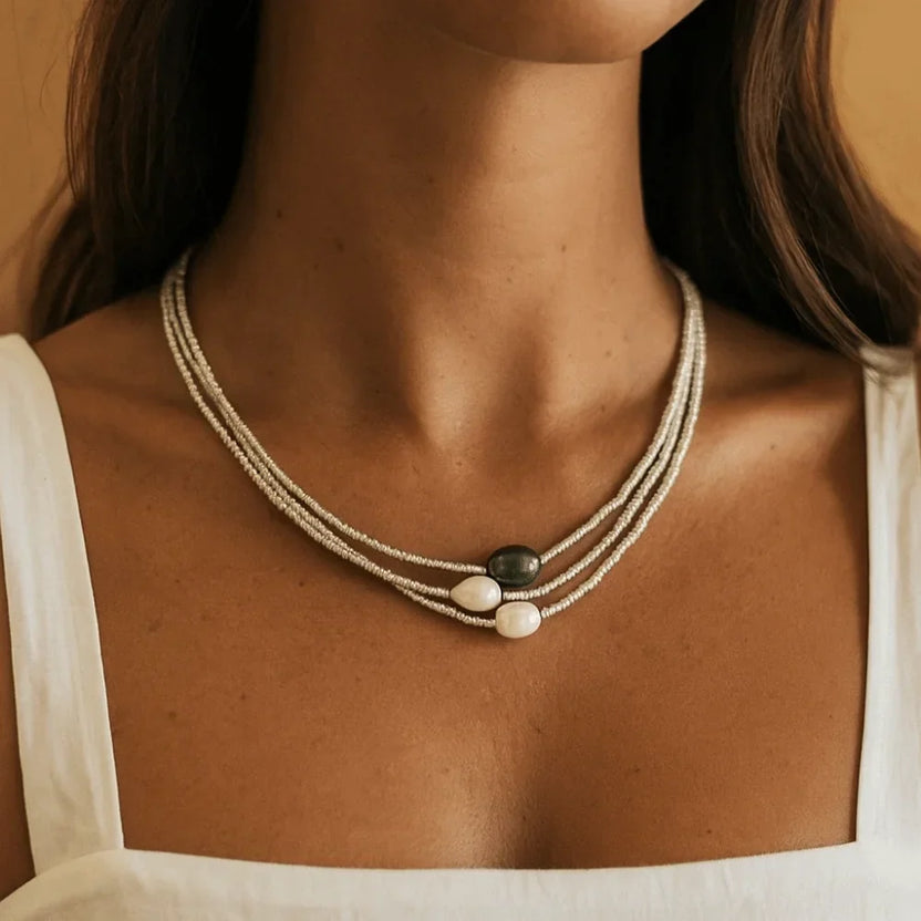 Collar de perlas doradas de brillo antiguo