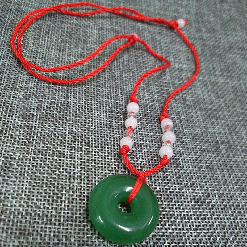 Colgante de jade con disco elegante