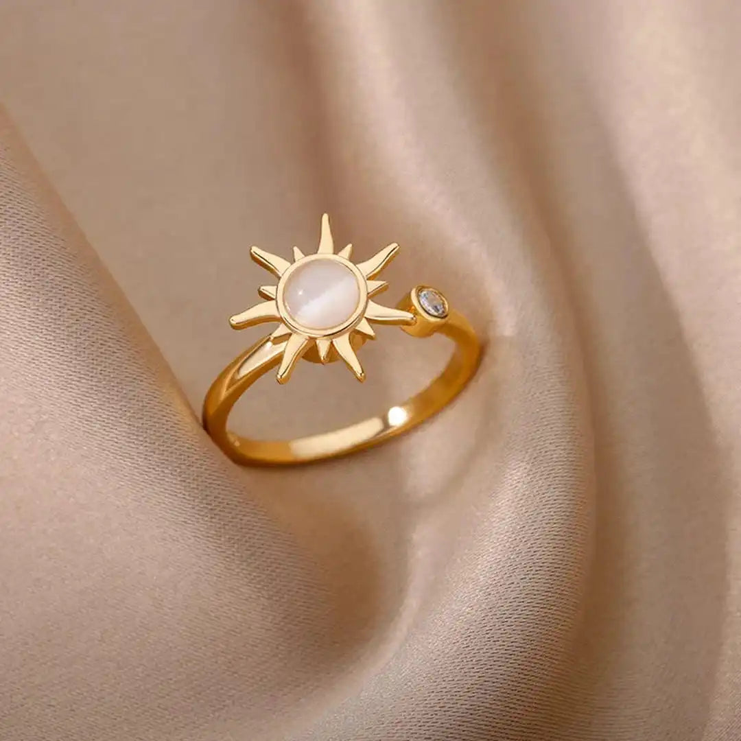 Anillo de oro ajustable con piedra de luna y rayo de sol celestial