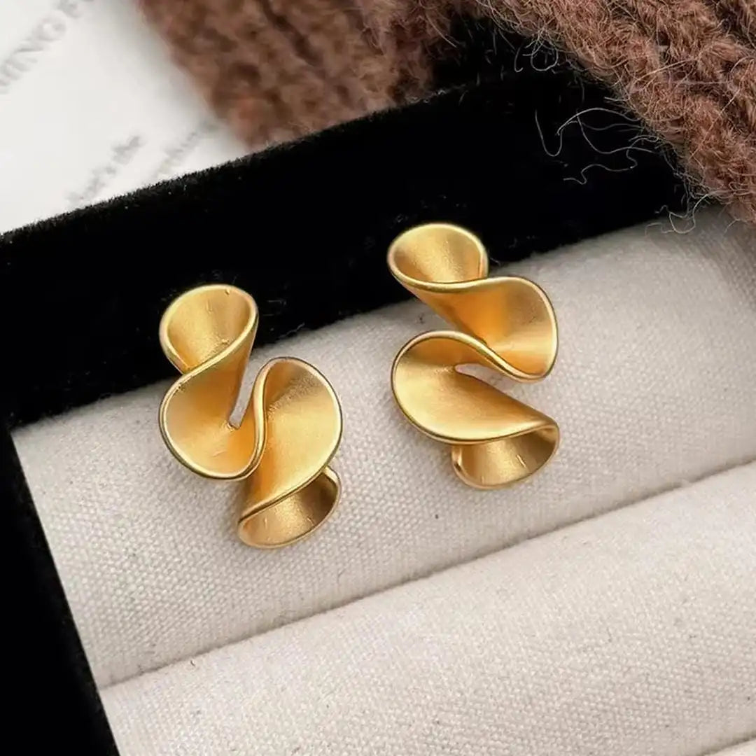Pendientes de plata de ley dorados con flor – imagen 2