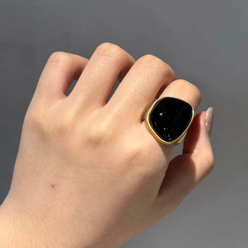 Anillo dorado irregular de perla lisa – imagen 3