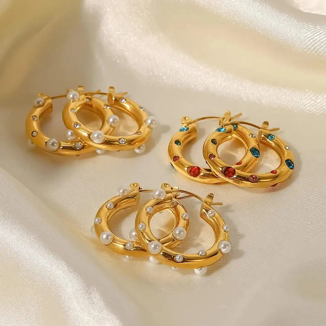 Pendientes de aro circular dorados con circonitas brillantes