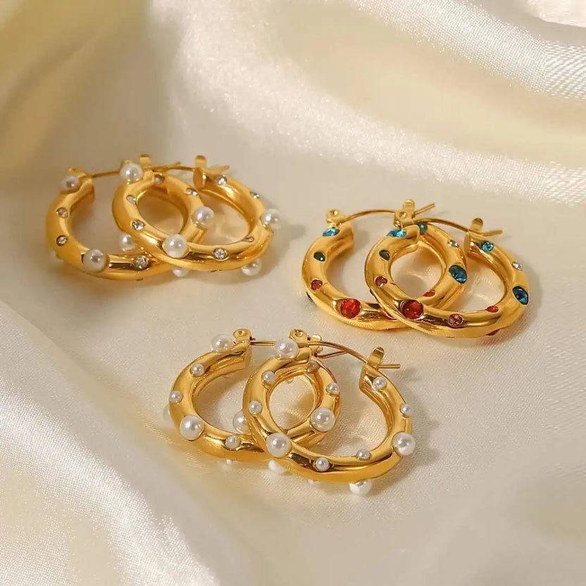 Pendientes de aro circular dorados con circonitas brillantes