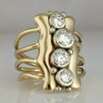 Anillo multibanda dorado refinado con cristales