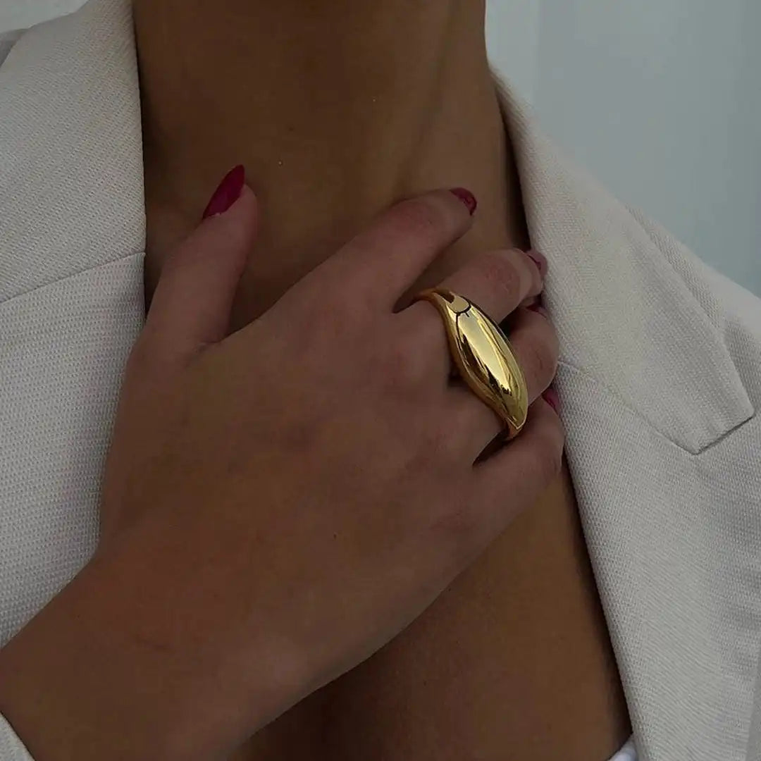 Anillo doble dorado atemporal