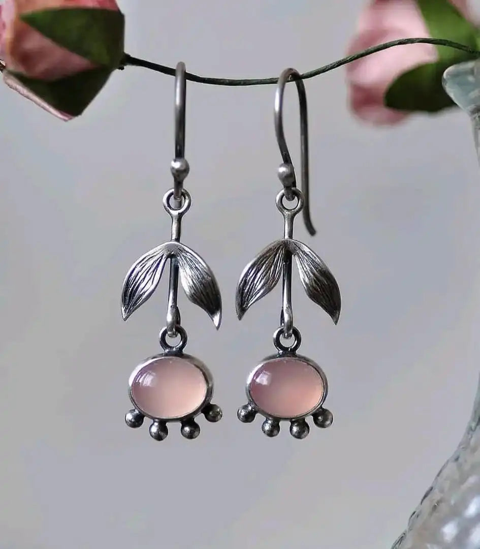 Pendientes colgantes de cuarzo rosa con hojas en plata