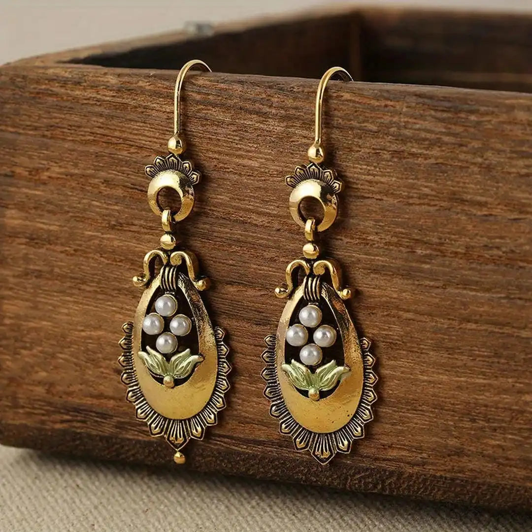 Pendientes Maya de flor dorada con perla