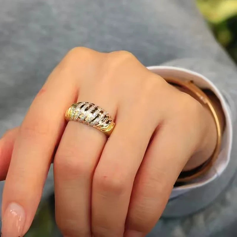 Anillo de oro Élite con circonita en espiral — Carmen, Lucía & Rocío
