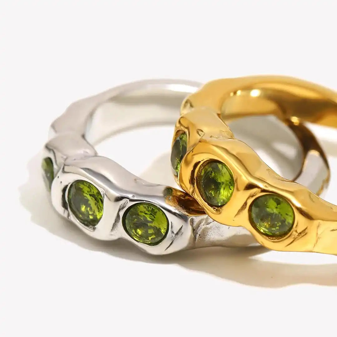 Anillo vintage dorado con piedras incrustadas – imagen 2
