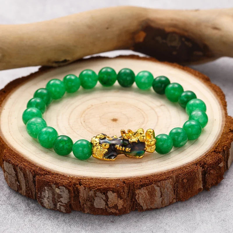 Pulsera dorada de cuentas de jade