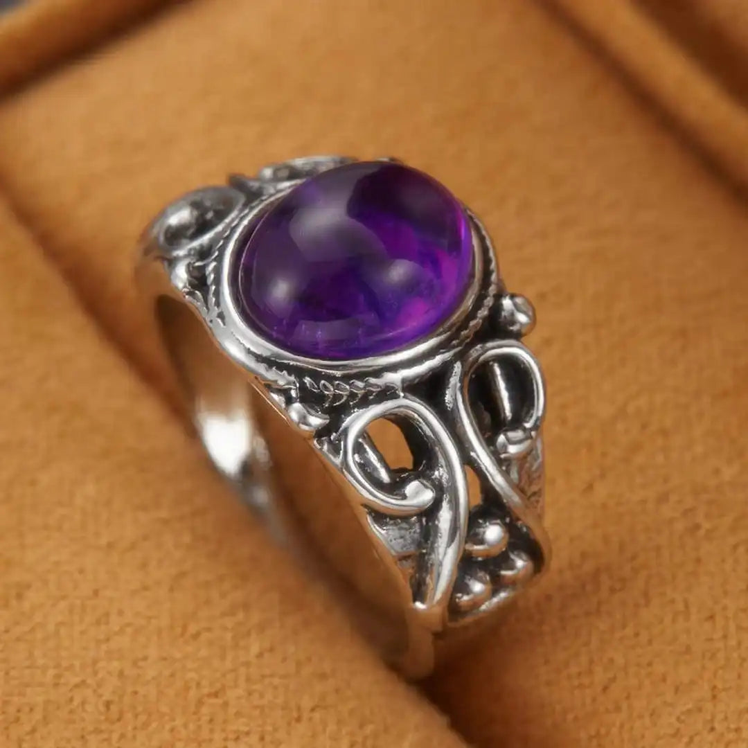 Anillo clásico de plata con óvalo morado y voluta – imagen 4