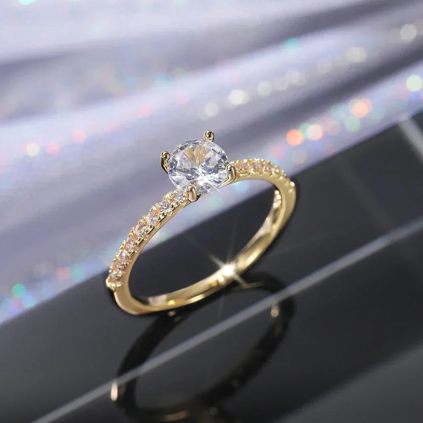 Anillo eterno radiante de circonita