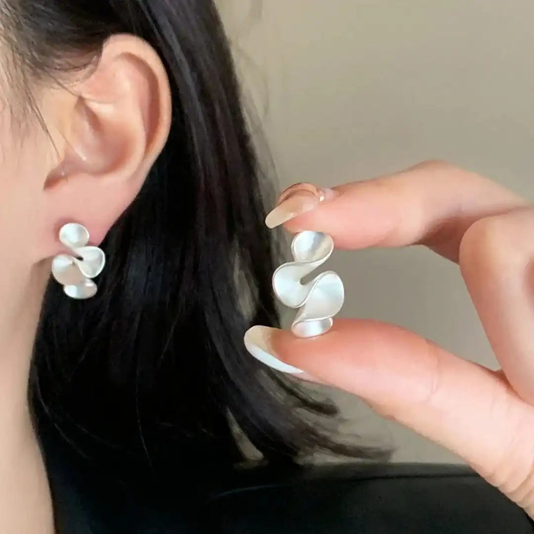 Pendientes de plata de ley dorados con flor – imagen 4