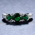 Anillo de esmeralda con toque escultórico – imagen 2