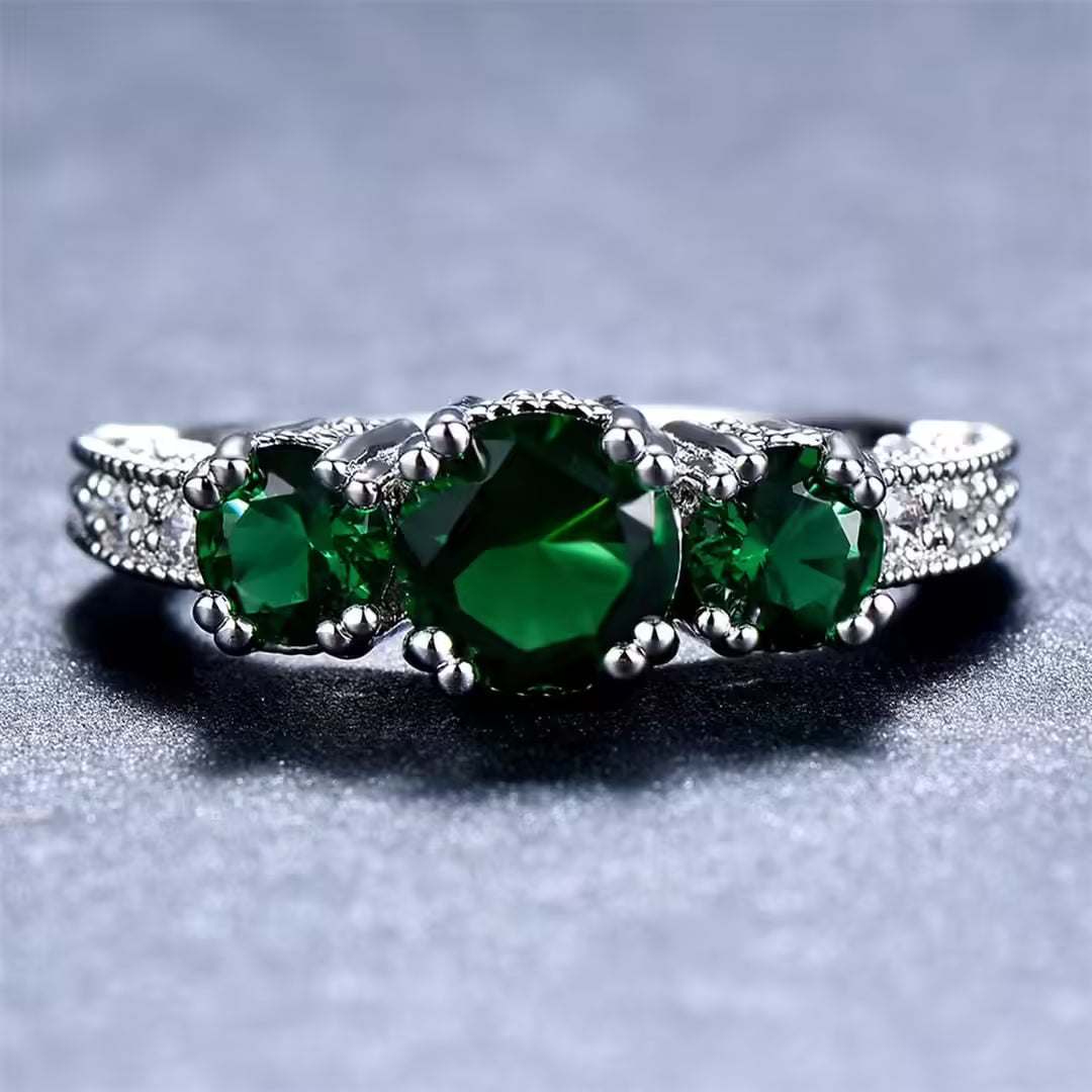 Anillo de esmeralda con toque escultórico – imagen 2
