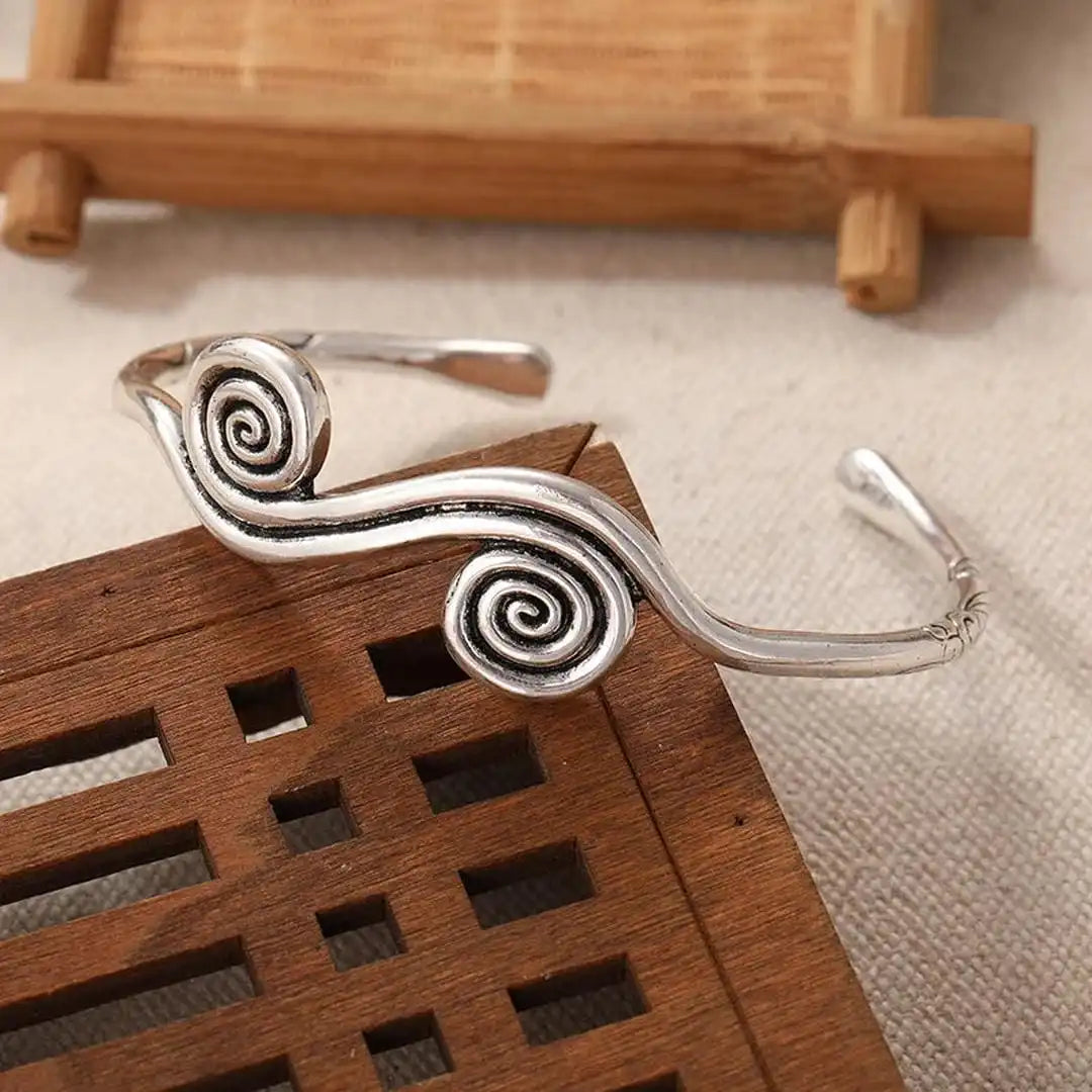 Pulsera brazalete clásica de doble espiral plateada – imagen 3