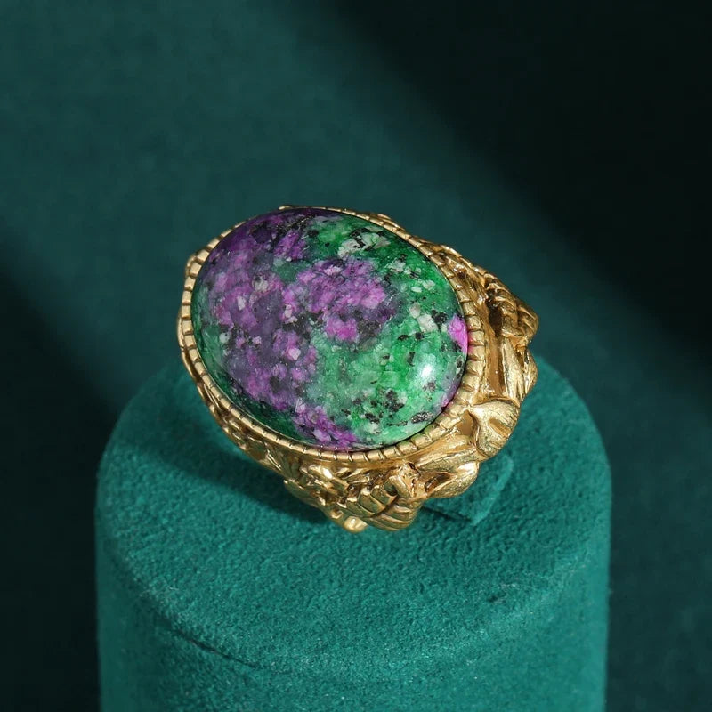 Anillo radiante de oro con piedra ovalada