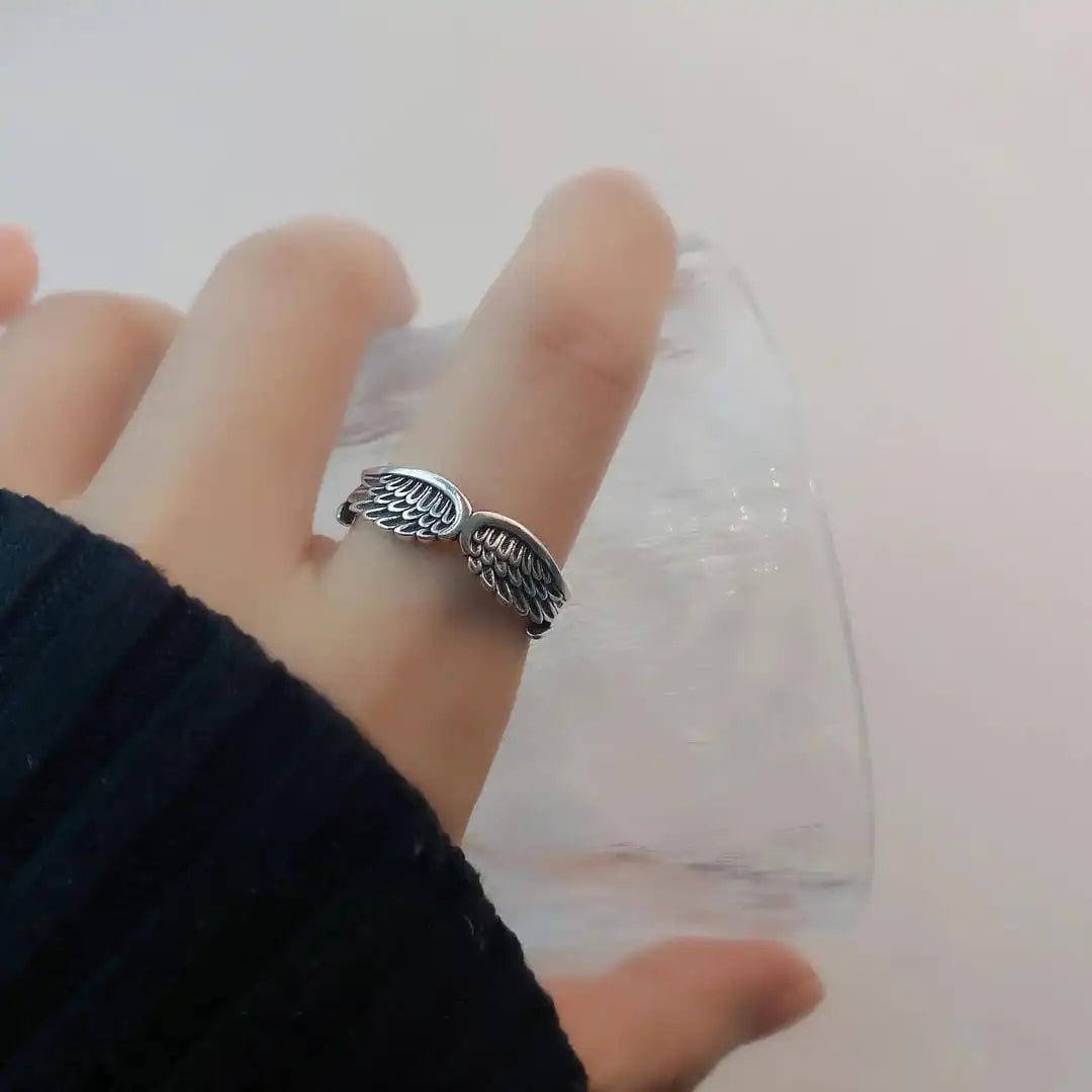 Anillo ajustable de plata con alas de ángel – imagen 2