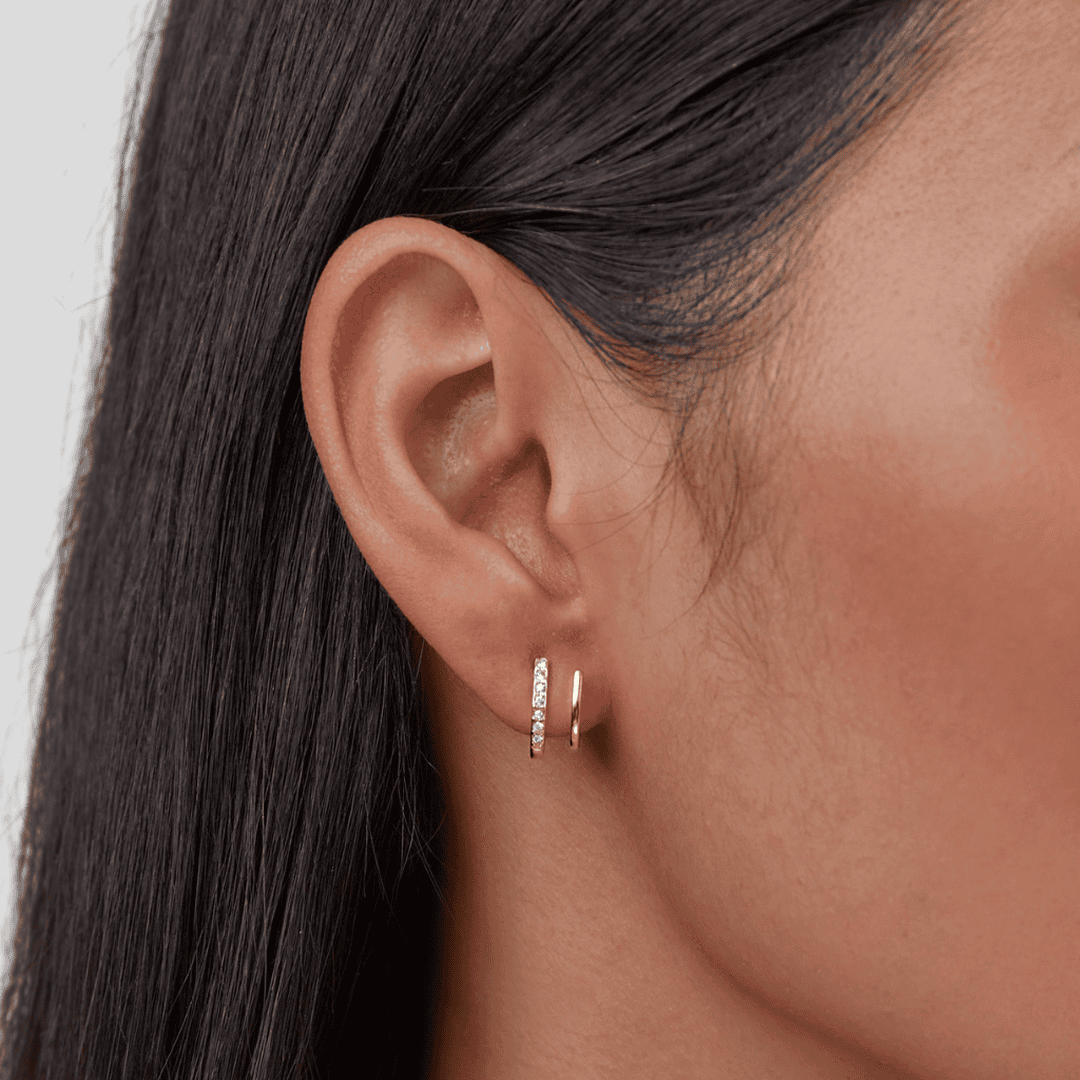 Pendientes Claw dorados con cristal – imagen 2