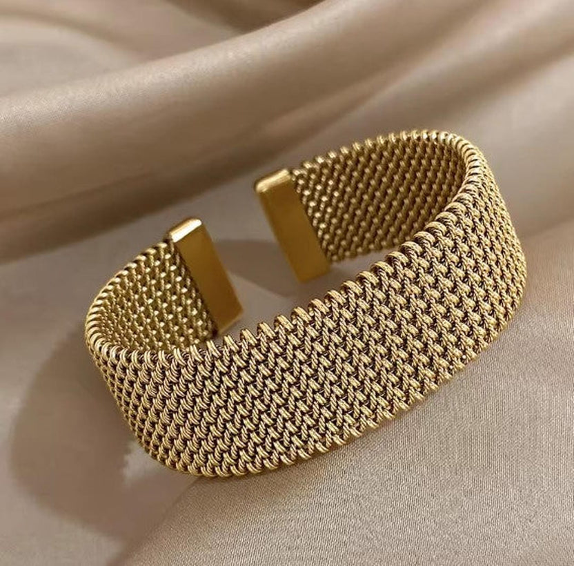 Pulsera clásica vintage abierta de malla trenzada