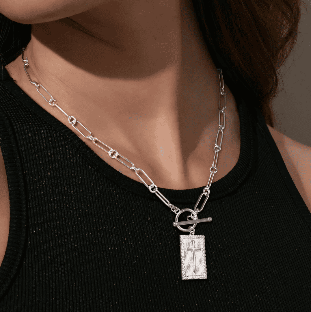 Collar elegante con colgante de cruz única – imagen 3