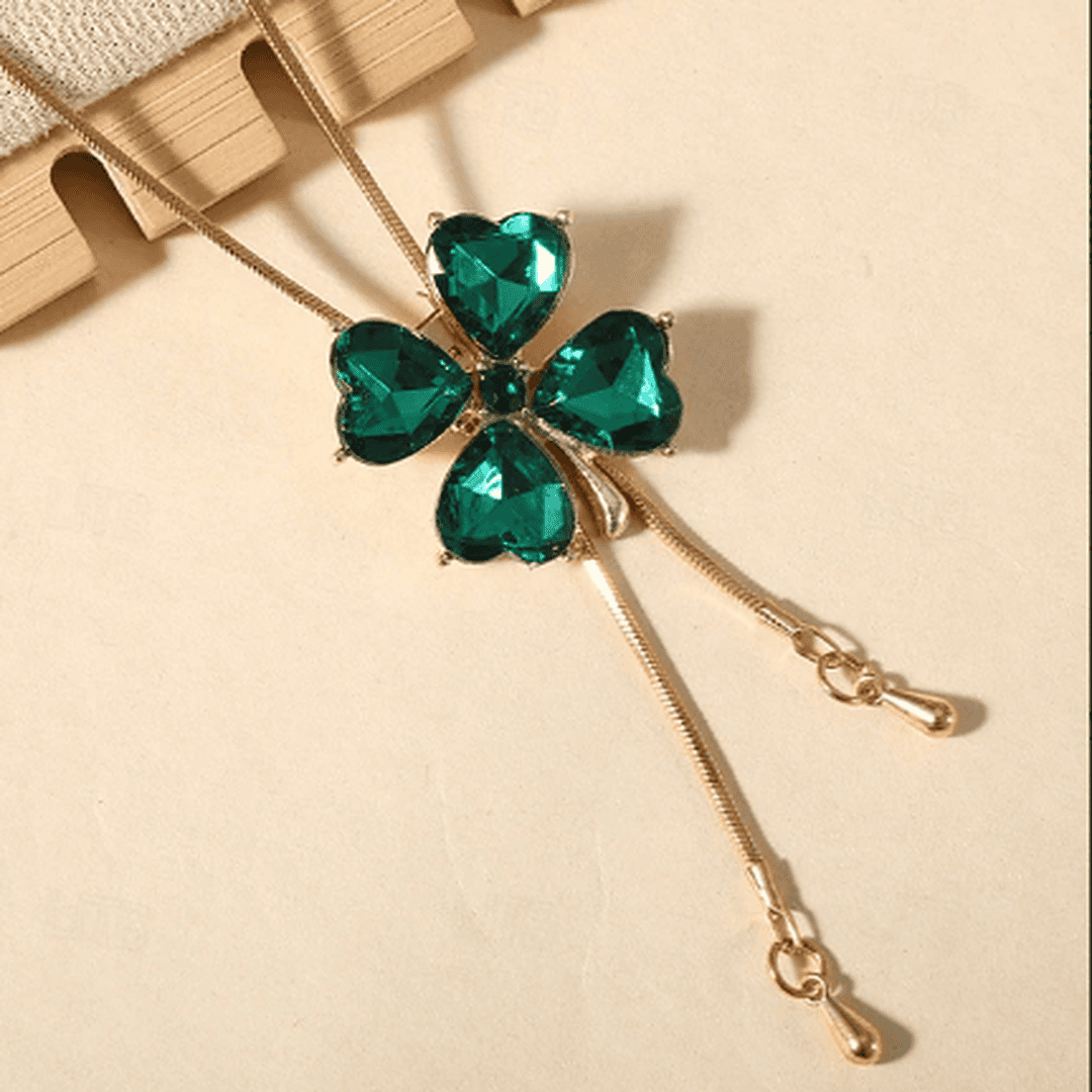 Collar con trébol de esmeralda